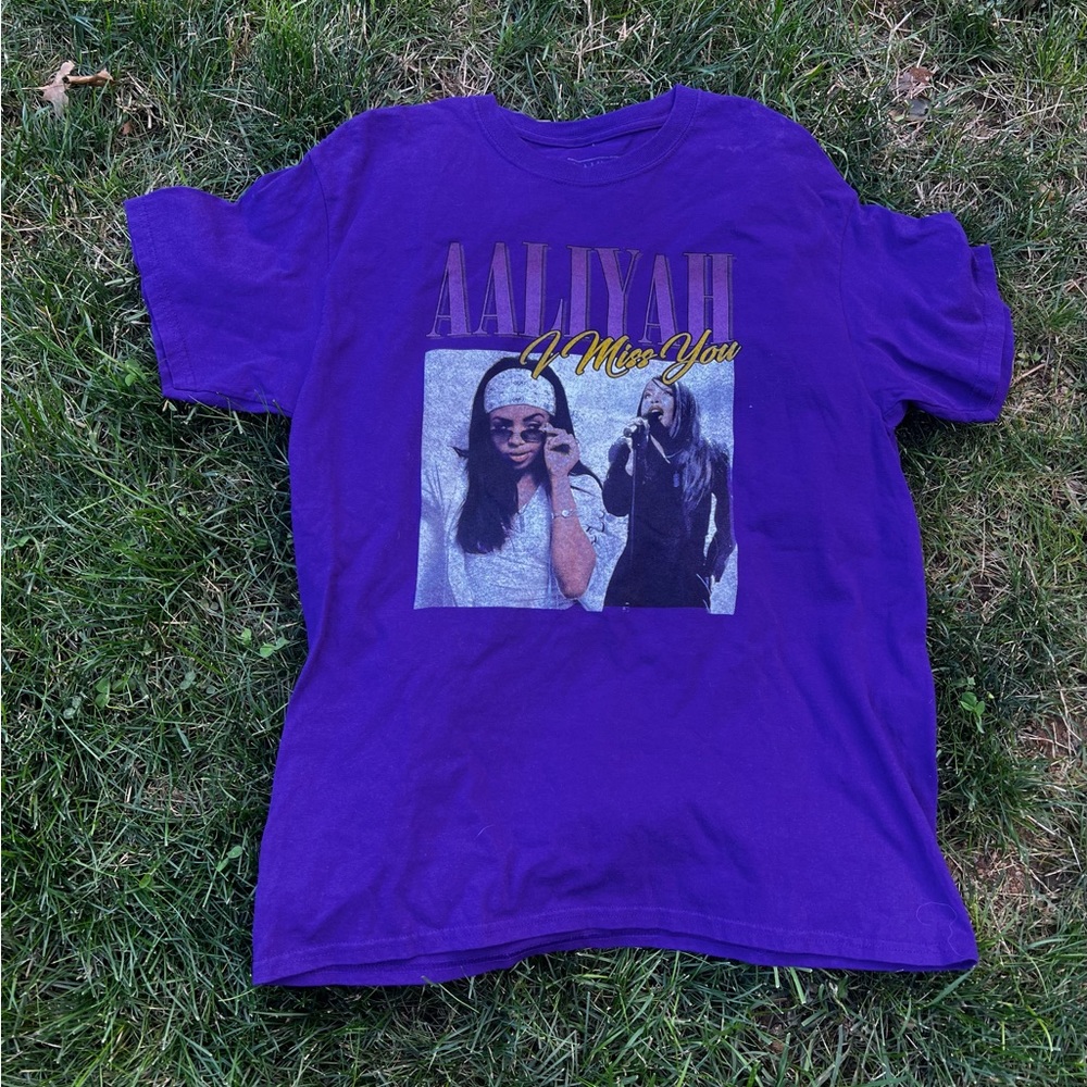 Aaliyah L tee